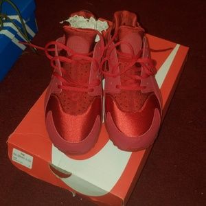 Nike Hurraches Red